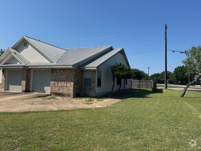 Building Photo - 2-Bed 2-Bath 1-Car Garage easy access to W...
