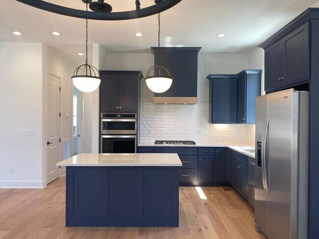 Building Photo - 4 Bed 3 Bath - 4 Min from Downtown - LAWN CARE INCLUDED