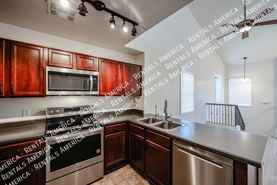 Building Photo - 4057 E Windsor Dr