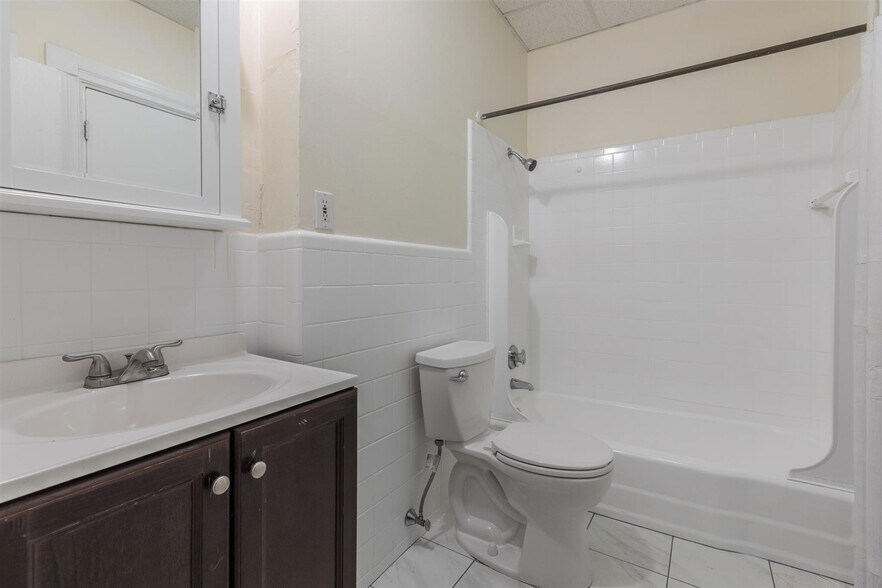 Building Photo - 863 Massachusetts Ave