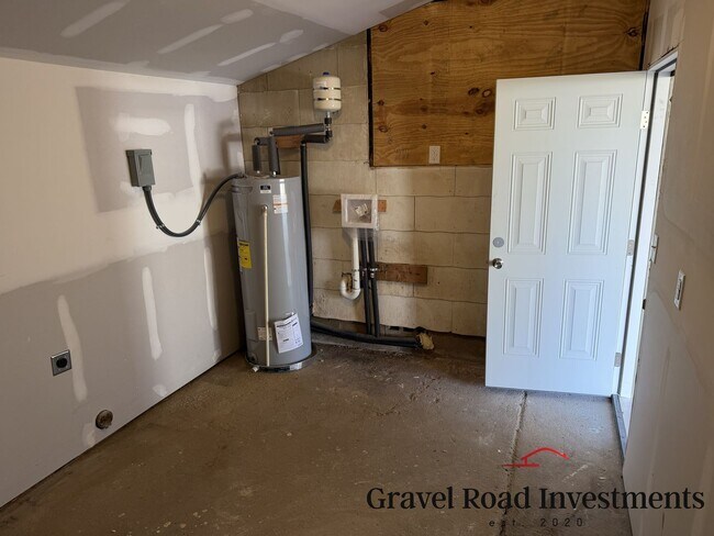 Building Photo - Cozy 3 Bedroom