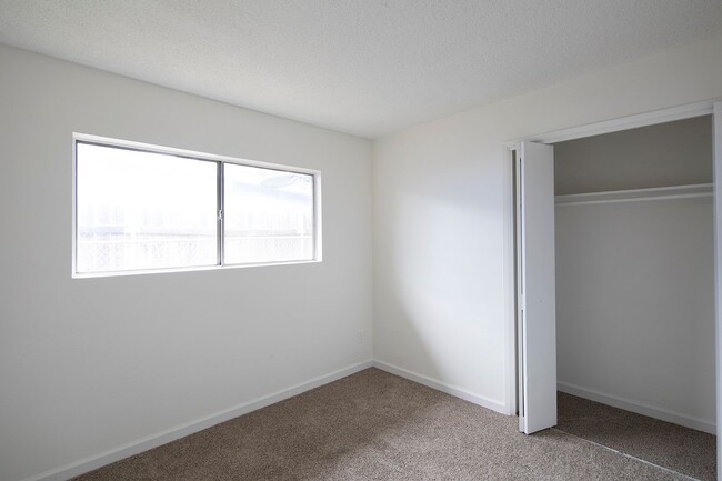 Building Photo - Charming 2 Bedroom Cottage in a Great Esco...
