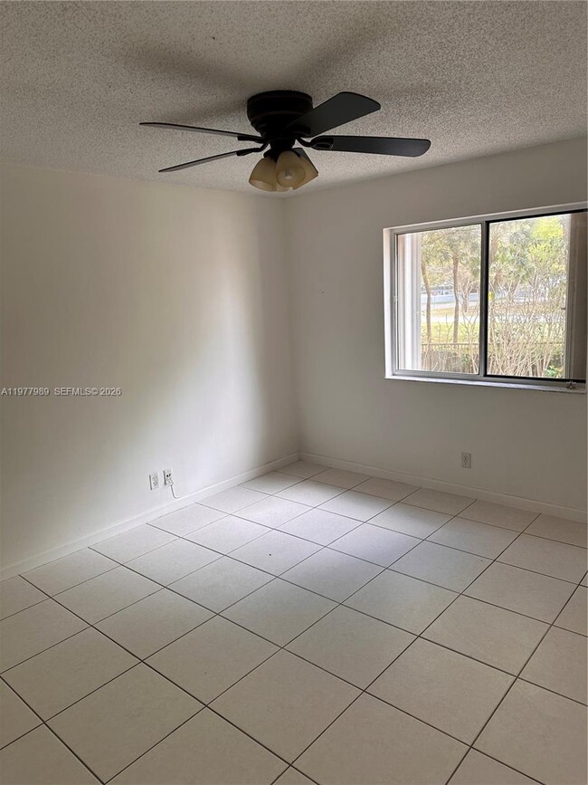 Building Photo - 9502 SW 140th Ct