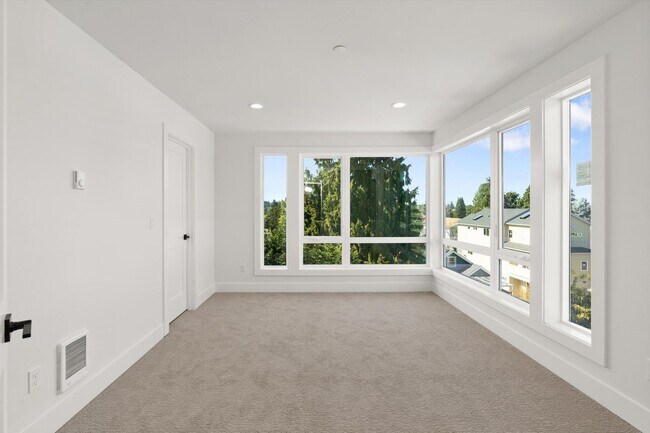 Building Photo - Beautiful Greenwood Townhome with Rooftop ...