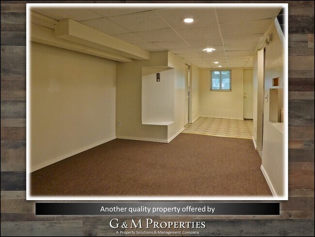 Building Photo - Two Bedroom, One and a Half Bath Townhouse - Close to U of R/ Strong