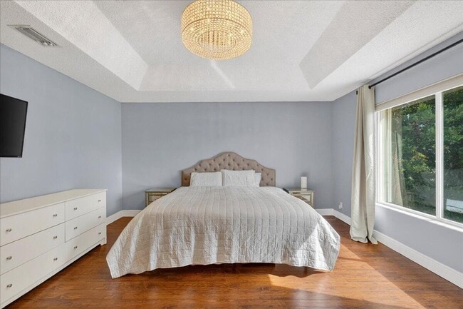 Building Photo - 3544 Lakewood Pl