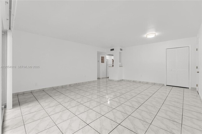 Building Photo - 9354 SW 77th Ave