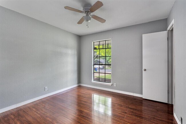 Building Photo - 1806 Krizan Ave