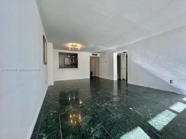 Building Photo - 2016 Bay Dr