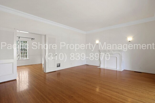 Building Photo - Orange Triplex
