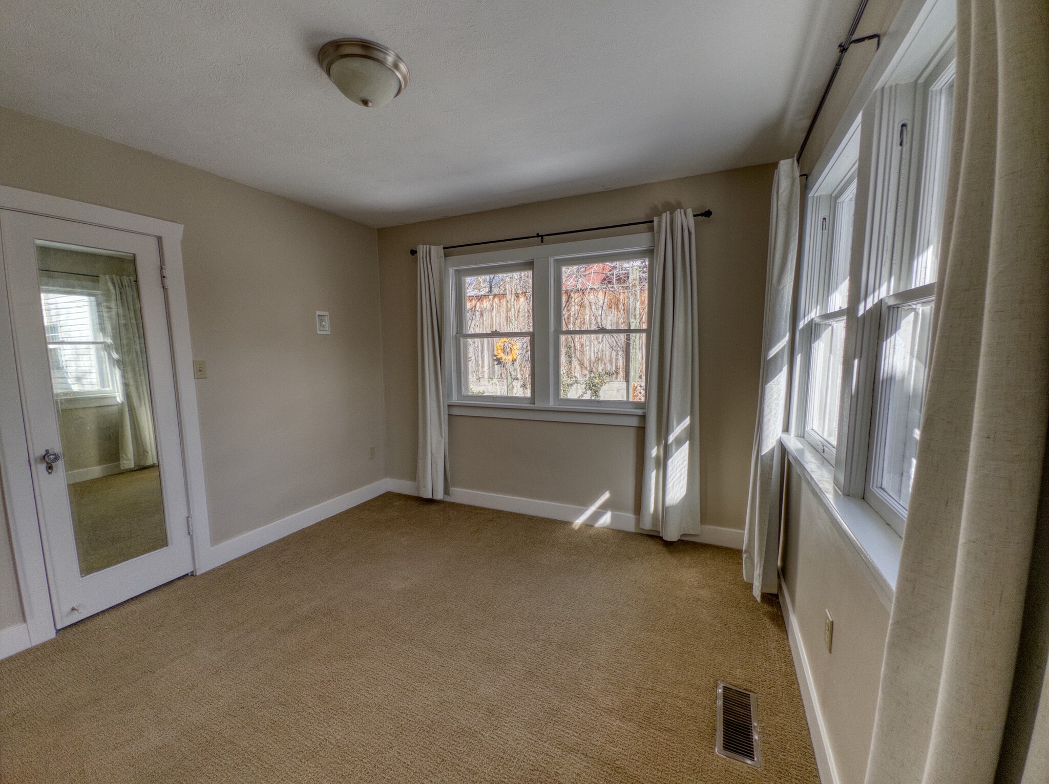 Building Photo - 483 E 8th Ave