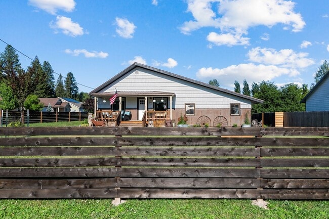 Building Photo - Beautiful Air Home Whitefish