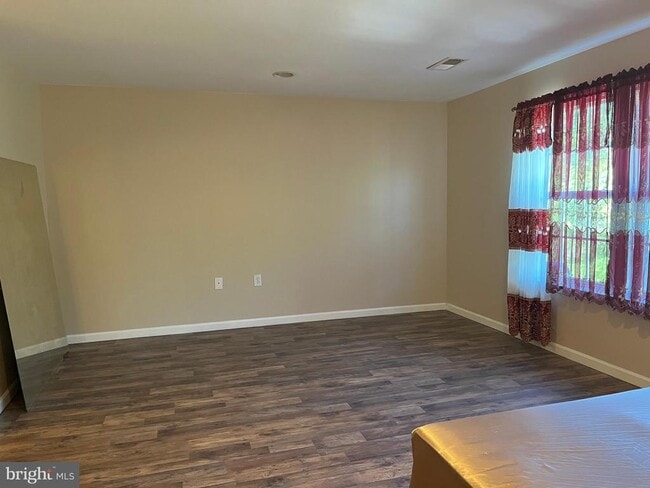 Building Photo - 199 Rumbling Rock Rd