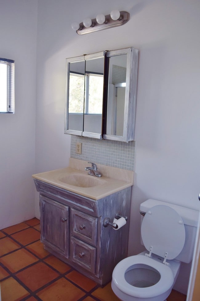 Building Photo - 121 Old Topanga Canyon Rd