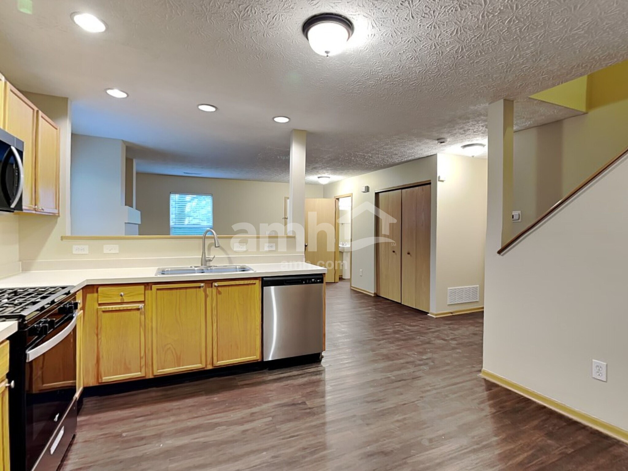 Building Photo - 7525 Hemrich Dr