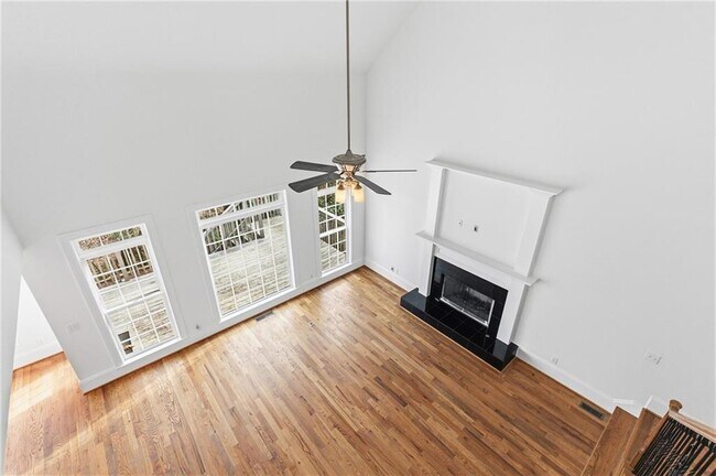 Building Photo - 125 River N Cir