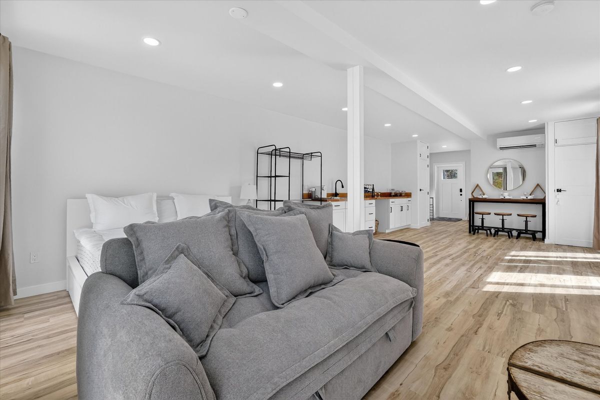 Building Photo - 8778 Waterfront Terrace