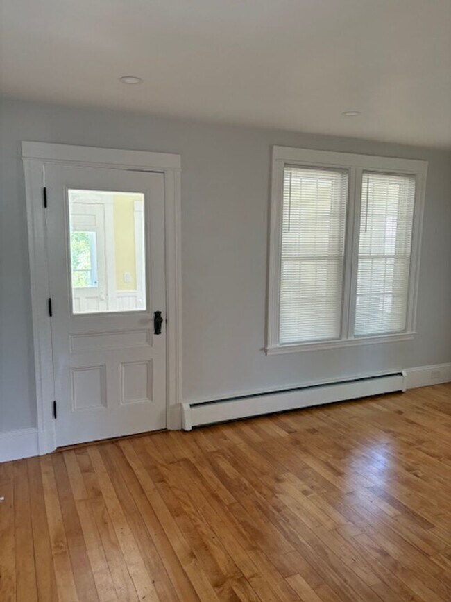 Building Photo - 8-8 Forest St