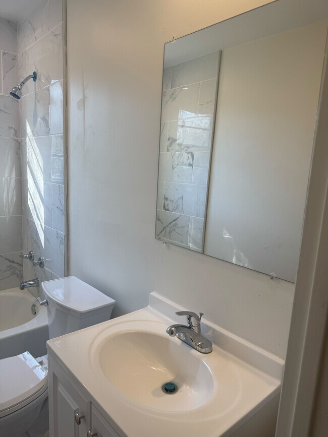 Building Photo - 6119 Jeanne Dr