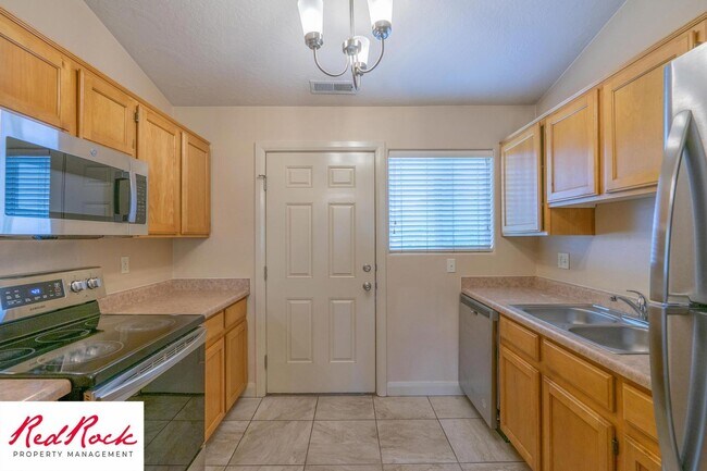 Building Photo - Pet Friendly 2 Bedroom 2 Bathroom Condo.