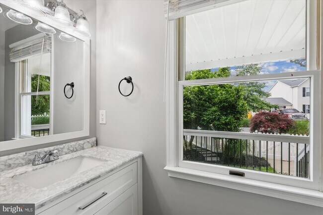 Building Photo - 404 Fairlea Dr