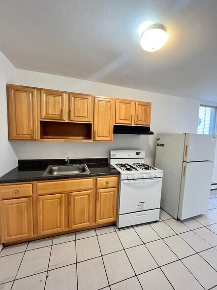 90 Armstrong Ave 1R - 88 Armstrong Ave