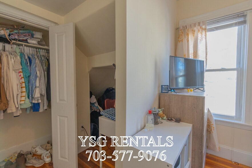 Building Photo - 102 Cypress St