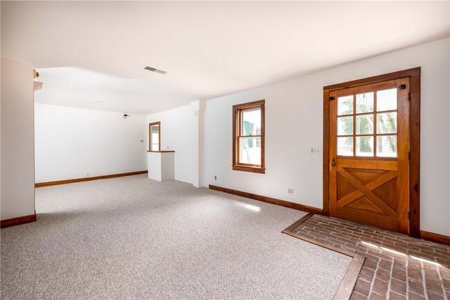 Building Photo - 1253 Fairport Rd