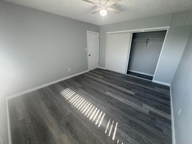 Building Photo - Cozy 2bd/1bth on Second Floor!