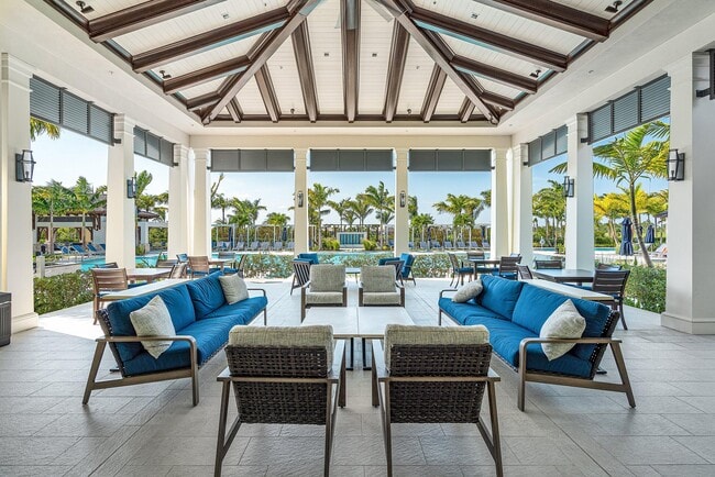 Building Photo - 9256 Crestview Cir