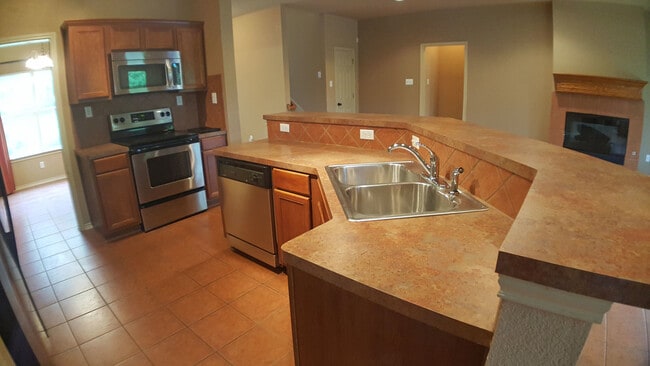 Building Photo - Secluded Hill Country home on huge lot!  Gorgeous home in tranquil setting!
