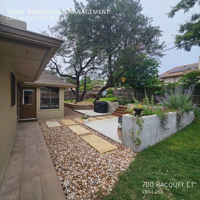 Building Photo - 700 Racquet Ct