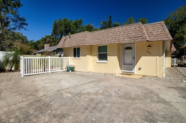 Building Photo - Indian Beach Park Duplex - walk to Ringling College!!