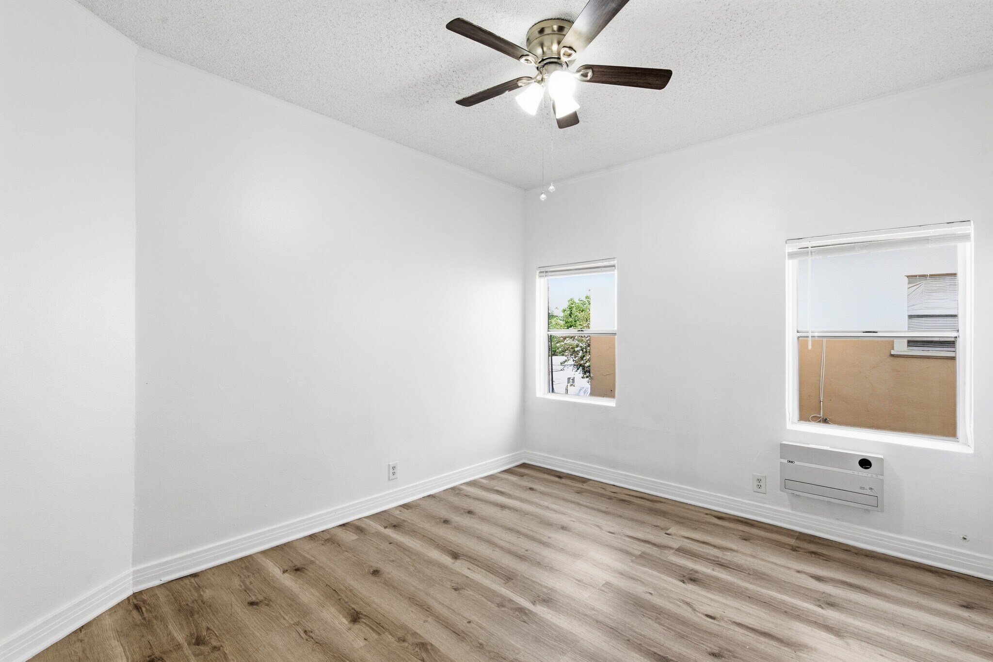 Building Photo - 707 W 48th St