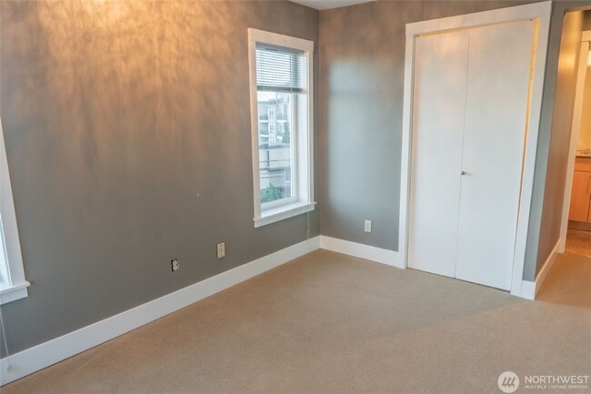 Building Photo - 2Bd/2Ba Seattle Condo