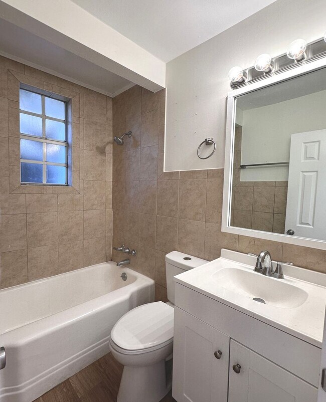 Building Photo - Flats at Riverside Park