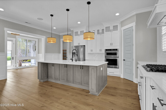 Building Photo - 856 Bedminister Ln