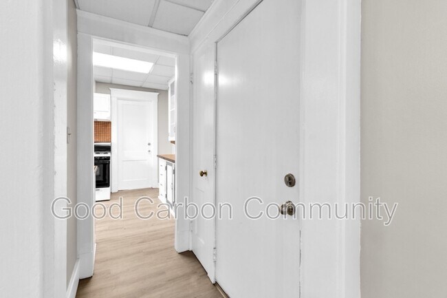 Building Photo - 1247 Hertel Ave