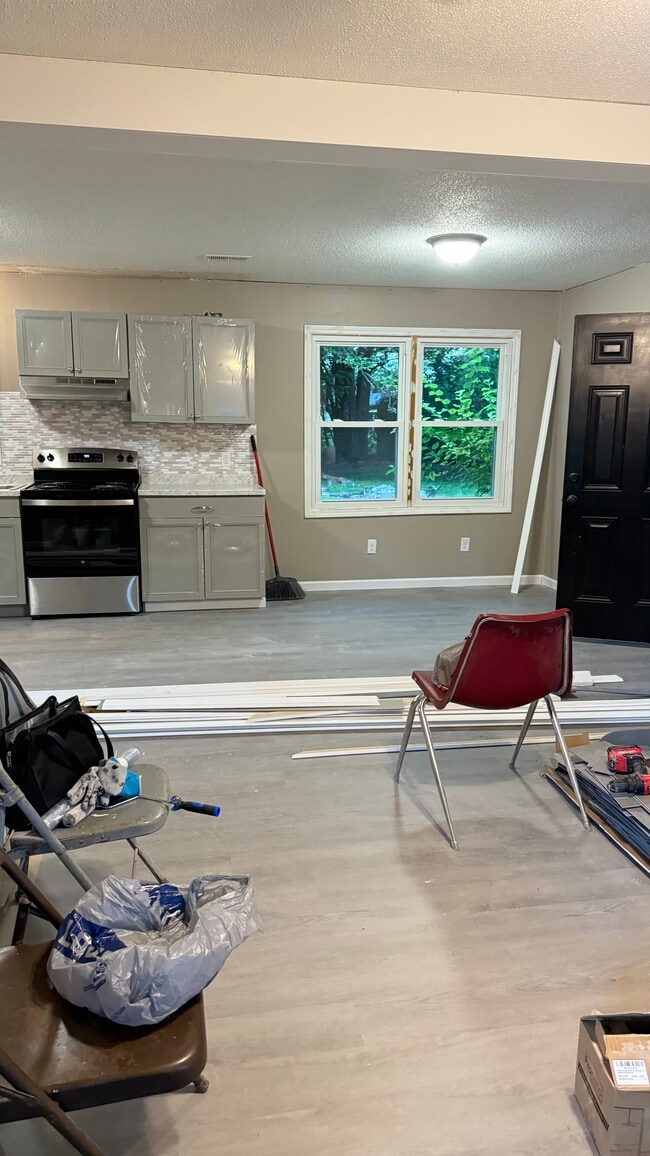 Building Photo - 303 Brentwood Dr