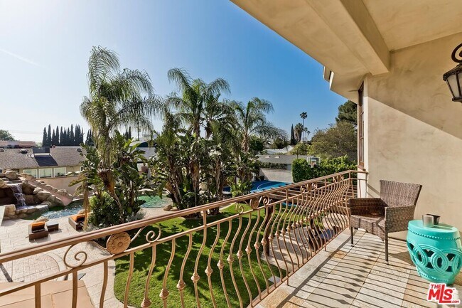 Building Photo - 6127 Rhodes Ave