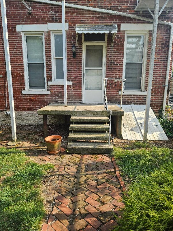 Building Photo - 120 W 5th Ave