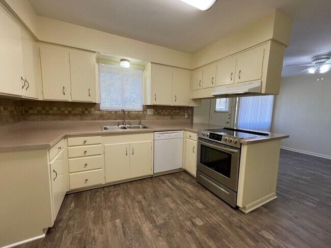 Building Photo - 4616 Fawn Dr