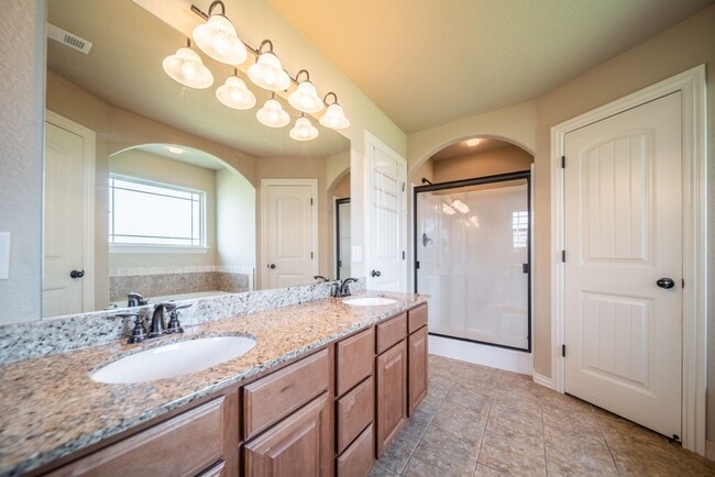 Building Photo - ***704 SW Cabriolet St***