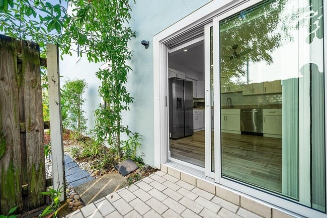 Building Photo - 6165 Old Court Rd