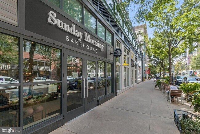 Building Photo - 930 Rose Ave