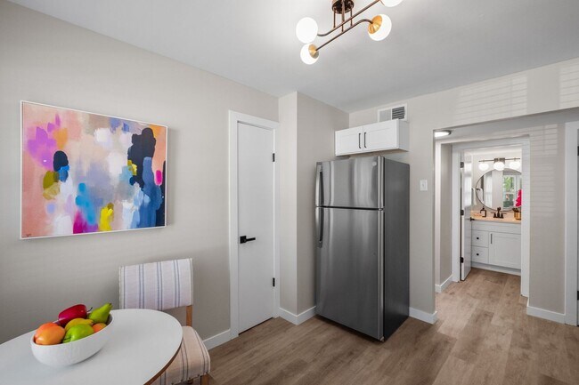 Building Photo - 621 Highland Park Dr