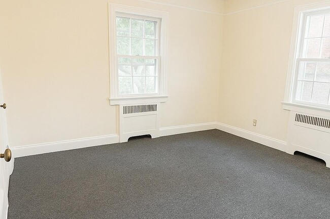 Building Photo - 45 Darina Ct