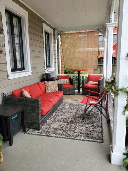 Front Porch - 341 Beaver St