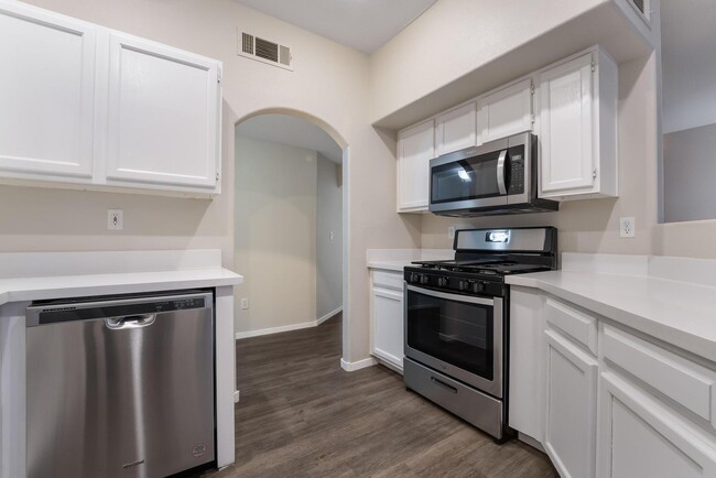 Building Photo - Amazing Remodeled Condo in guard gated Sed...