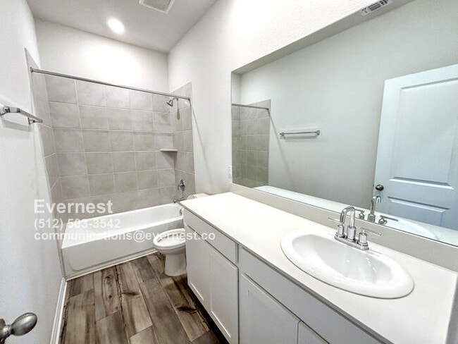 Building Photo - Spacious 4-Bedroom Home with Modern Comfor...